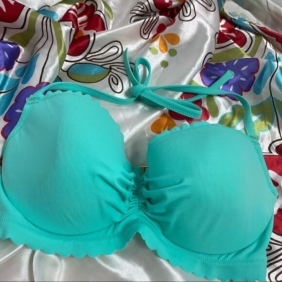 Victoria Secret Mint Green Scalloped Bikini Top - Picture 1 of 6